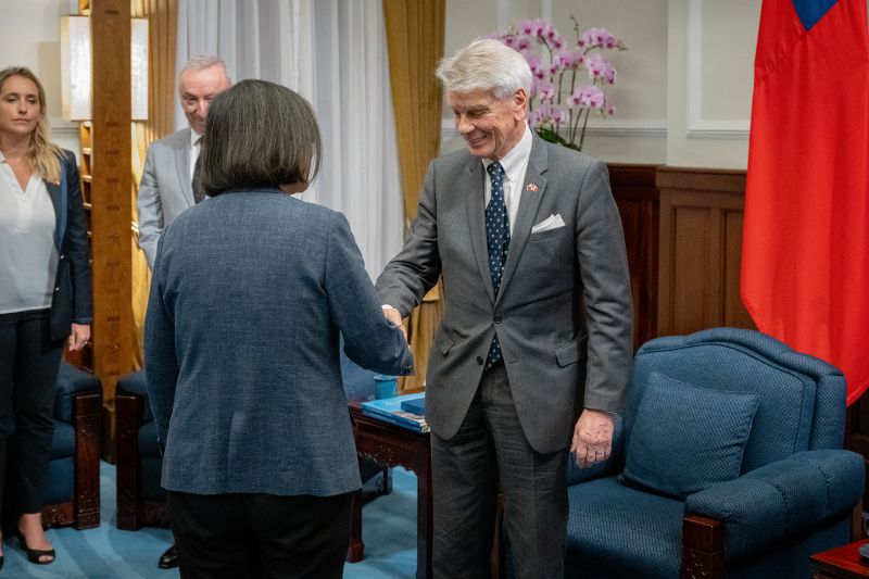 ▲蔡英文接見「法國參議院副議長暨友台小組主席李察訪團」。（圖／總統府提供）