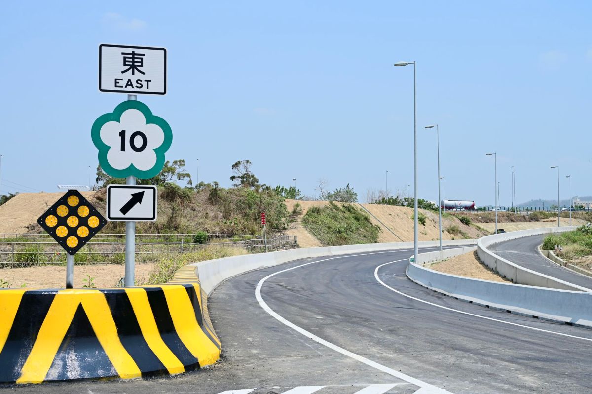 ▲高公局公布母親節國道交通疏導措施。圖為「國道10號燕巢交流道」新設匝道。（圖／高市府提供）