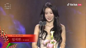 ▲▼林智妍憑《黑暗榮耀》拿下最佳女配角。(圖/baeksang.official Tik Tok) ▲▼林智妍憑《黑暗榮耀》拿下最佳女配角。(圖/baeksang.official Tik Tok)