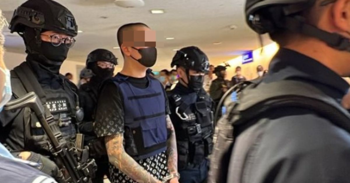 ▲新北當鋪51槍主嫌「鯨魚」林姓男子，28日於馬國落網被押送返台，今（29）日新北地檢署向新北地院聲請羈押禁見，預計30日召開羈押庭。（圖／翻攝畫面）   