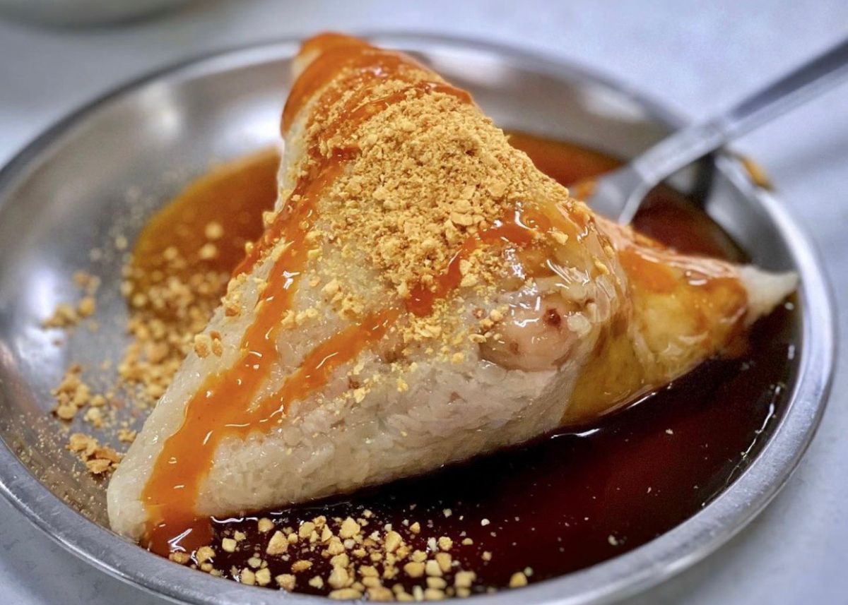 ▲高雄的「菜粽李」於2022年獲得米其林必比登推介，招牌菜粽一顆才35元。（圖／記者葉盛耀攝）