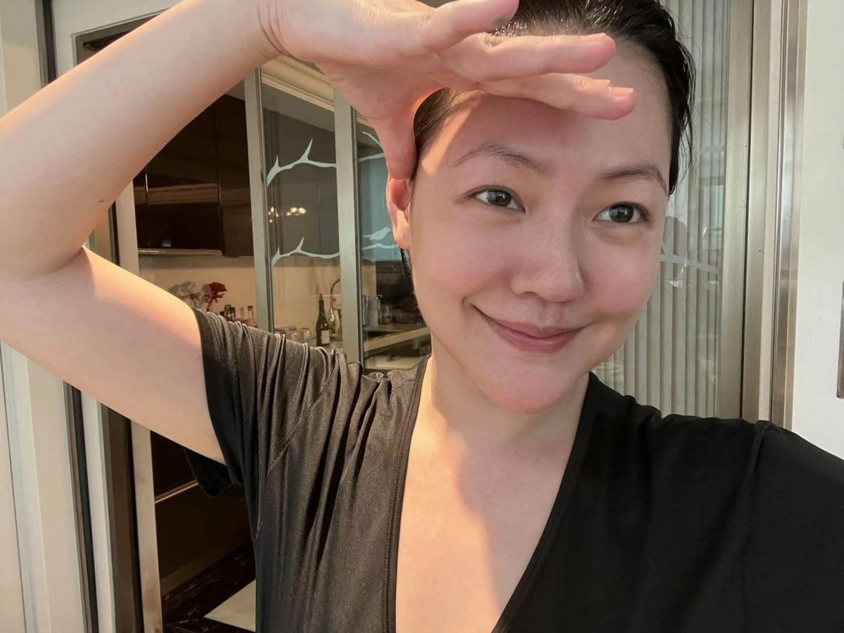 ▲小S昨（29）日煮飯給女兒吃，豈料過程中不慎失手，她也坦言將鍋蓋打開的時候「有點腿軟」。（圖／翻攝小S臉書）