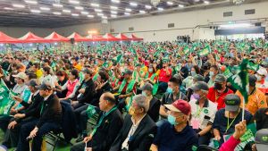 ▲台中市信賴台灣之友會成立大會，湧進近2千民眾。（圖／記者顏幸如攝，2023.04.29）
