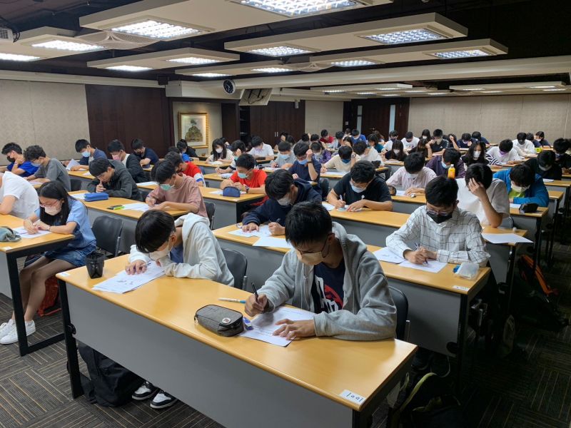 ▲民進黨國際部及青年部舉辦第三屆「全國高中職國際知識競賽」初賽,超過500名高中職學生參賽。(圖/民進黨提供)