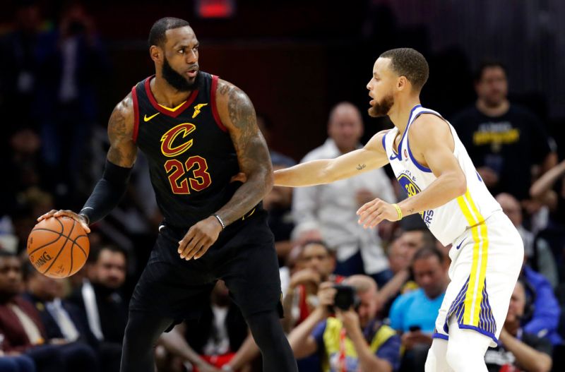 ▲Stephen Curry將和「詹皇」LeBron James在季後賽進行生涯的第5次交手。（圖／美聯社／達志影像）