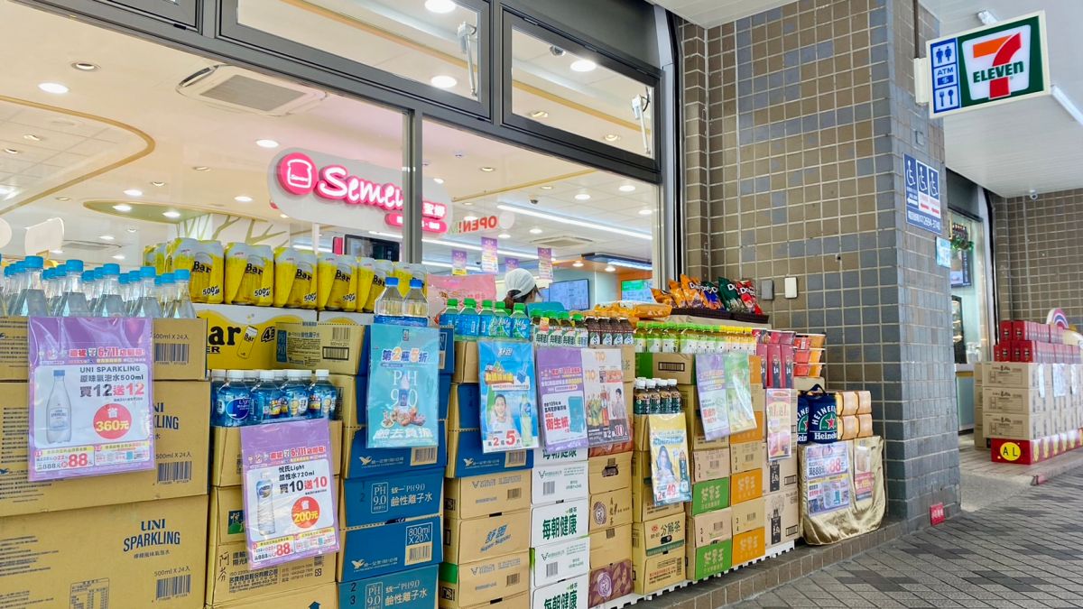 ▲7-11推出飲品、日用品、冷凍食品買1送1、買10送10；全聯也有51勞動節線上促銷，特價清單一次看。（圖／記者黃韻文攝）