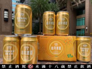 ▲金牌台灣啤酒紀念閃亮金罐330cc（6入組）售價199元。（圖／業者提供）
