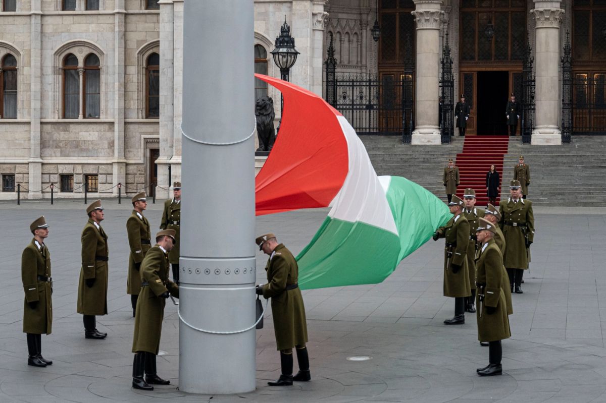 ▲匈牙利動能黨力挺台灣與會，這是匈牙利首度有政黨全黨無異議通過，發表聲明支持台灣參與世衛。圖為匈牙利國旗。（圖／美聯社／達志影像）