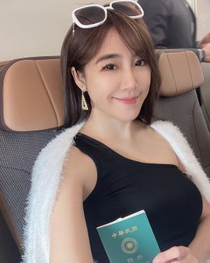 ▲佩佩3月分享前往曼谷的機上自拍,笑說「看看有沒有機會可以當包租婆」。(圖/翻攝自蔡佩佩IG) ▲佩佩3月分享前往曼谷的機上自拍,笑說「看看有沒有機會可以當包租婆」。(圖/翻攝自蔡佩佩IG)