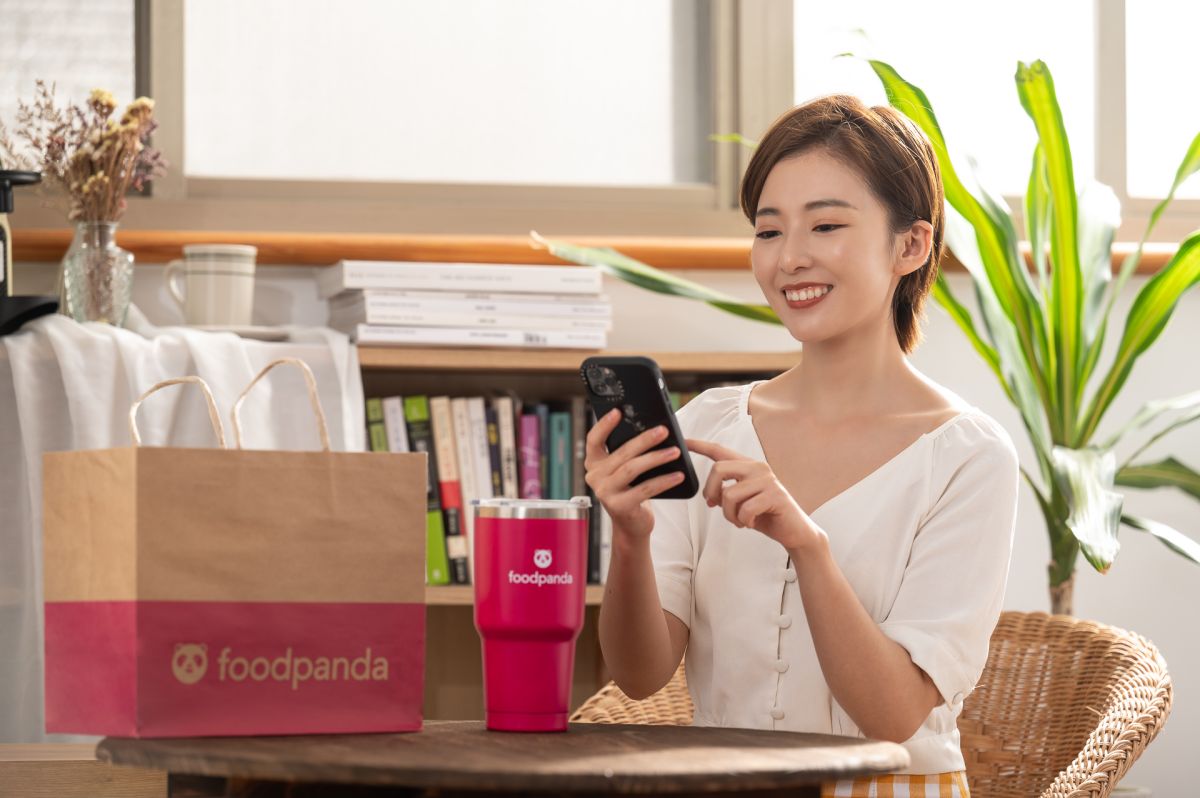▲新年開工外送平台祭出咖啡優惠！foodpanda 美食外送滿額即享最高 8 折，星巴克、漢堡王指定餐點買1送1。(圖／官方提供)