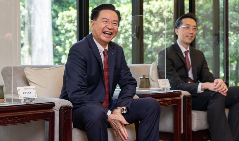 ▲蔡英文於官邸接見美國前白宮國安顧問波頓(John Bolton),吳釗燮也出席。(圖/總統府提供)