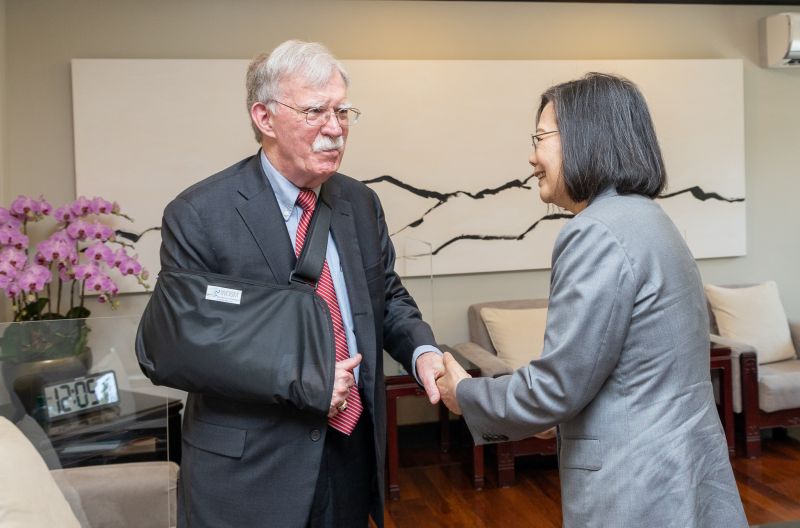 ▲蔡英文於官邸接見美國前白宮國安顧問波頓(John Bolton)。(圖/總統府提供)