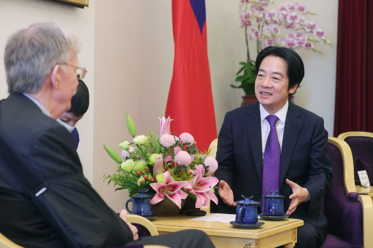 ▲民進黨主席賴清德對明年總統、國會改選設下總統當選、國會單獨過半目標，不過，根據台灣民意基金會今（15）日公布民調，「國人是否支持2024民進黨繼續完全執政」，高達5成1不支持、僅4成支持。而且學歷越高越不支持。（圖／總統府提供）