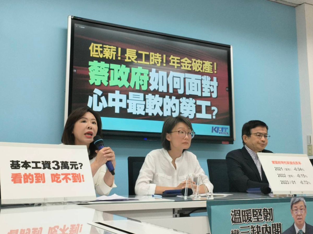 ▲國民黨團今召開記者會質疑，蔡英文口中「心中最軟的一塊」的勞工，只是「最好騙的一塊」，只是選舉時的籌碼，四大勞工政見無一兌現。（圖／國民黨提供）