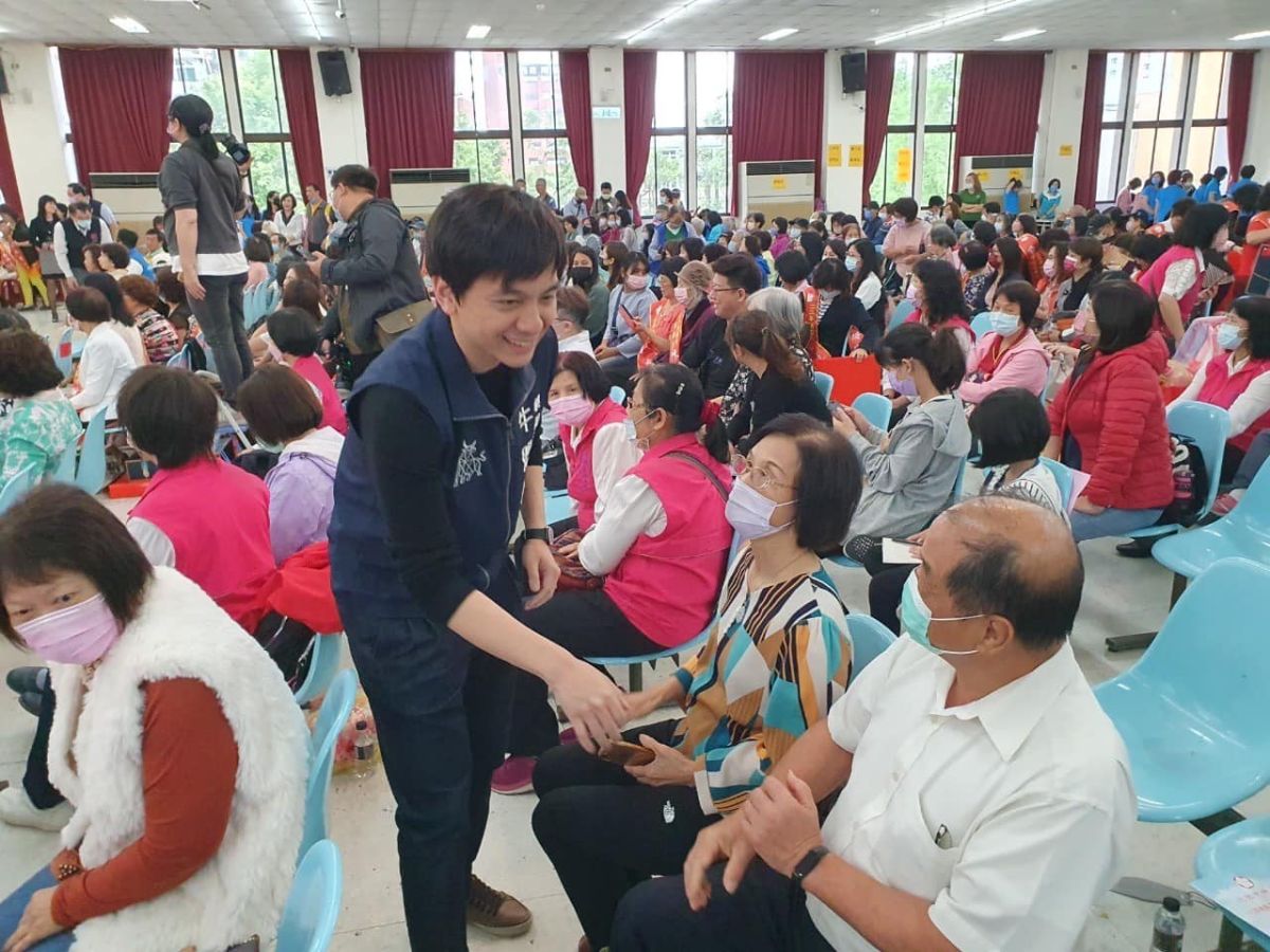 ▲牛煦庭強調自己的初衷不變：歡迎競爭！既然敢登記，當然就是配合黨部制度，過程中，對於整合有幫助的事情，他都正面看待。（圖／翻攝牛煦庭臉書）