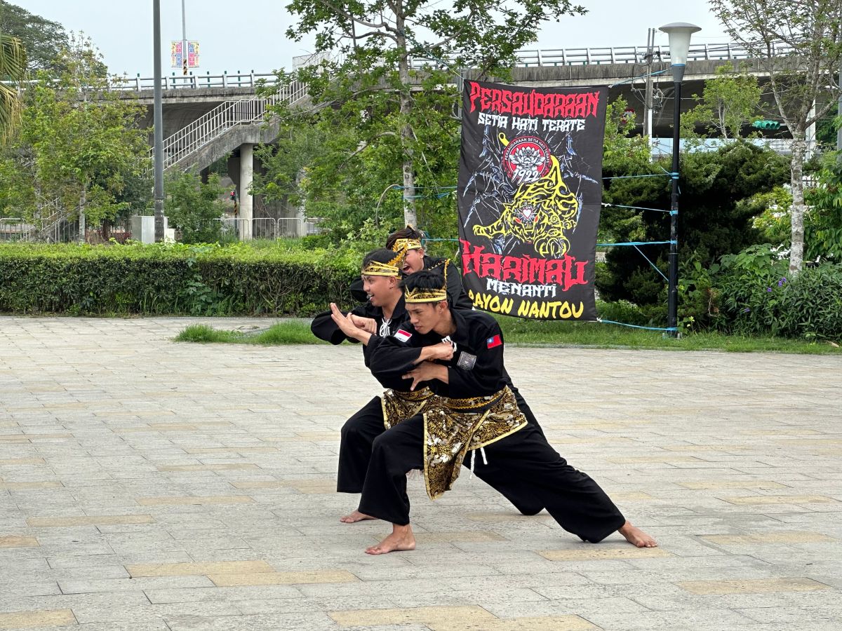 ▲印尼籍移工於活動現場表演印尼傳統民俗舞蹈。（圖／南投縣政府）