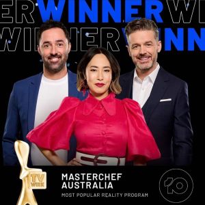 ▲Jock Zonfrillo(右)於2019年開始，和Andy Allen(左)、Melissa Leong成為澳洲版《廚神當道》的主持人兼評審。（圖／翻攝Jock Zonfrillo臉書）