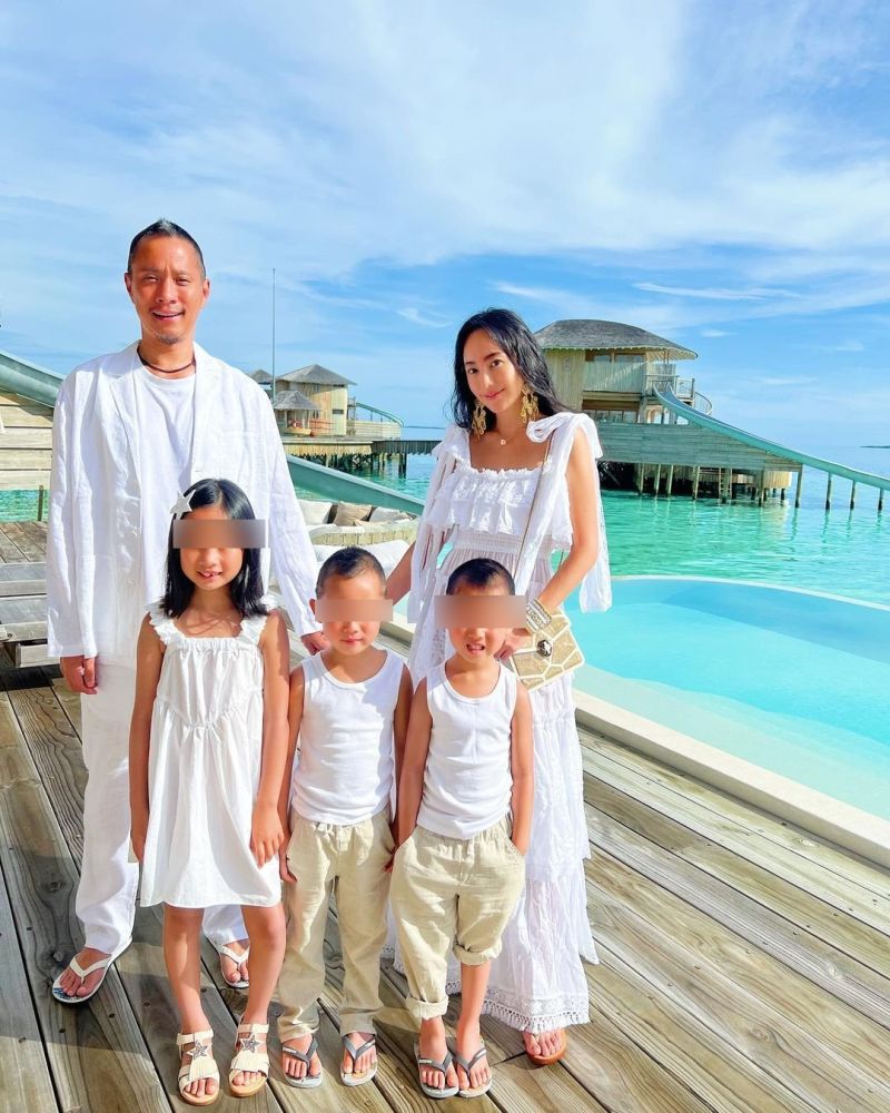 ▲關穎一家5口重返結婚地點。（圖／關穎IG）