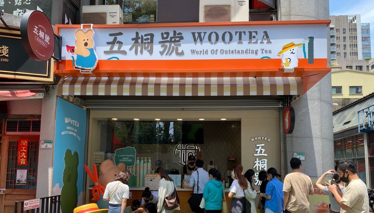 ▲人氣手搖飲五桐號宣布漲價，業者證實這波共有17品項全變貴5元，包括奶茶、水果類飲品清單一次看。（圖／記者蕭涵云攝）