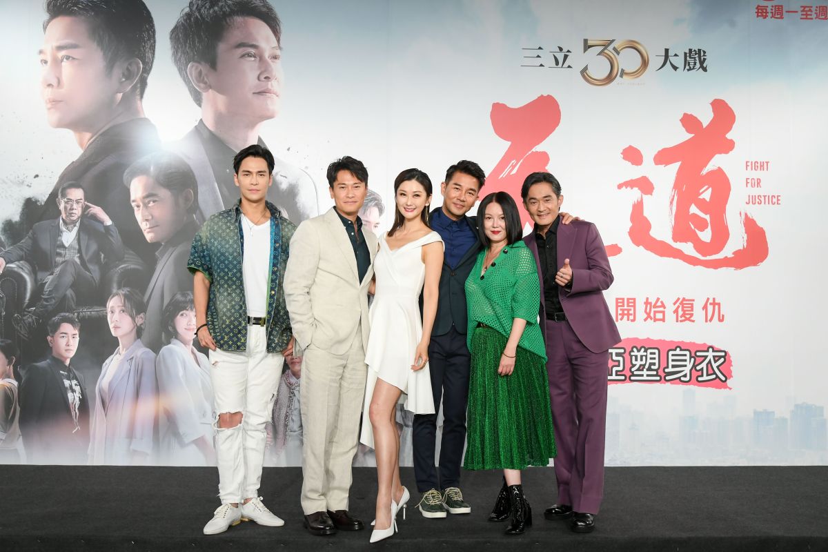 ▲王振復（左二）在八點檔《天道》和陳珮騏（左三）火速滾床單。（圖／三立）