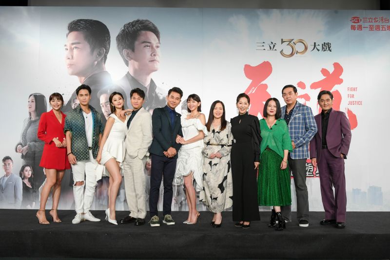▲左起林萱瑜、Gino、陳珮騏、王振復、謝承均、曾智希、林秀玲、況明潔、苗可麗、張銘杰、江國賓出席《天道》記者會。(圖/三立)