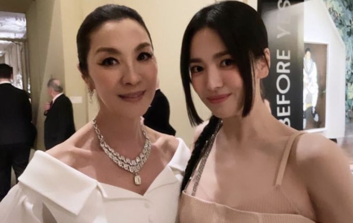 ▲南韓女星宋慧喬（右）及新科奧斯卡影后楊紫瓊（左）出席Met Gala時驚喜同框。（圖／翻攝自IG＠stroof）