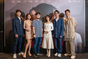 ▲左起禾浩辰、謝雨芝、導演洪子鵬、項婕如、温昇豪、修杰楷宣傳《親愛壞蛋》。(圖/TVBS) ▲左起禾浩辰、謝雨芝、導演洪子鵬、項婕如、温昇豪、修杰楷宣傳《親愛壞蛋》。(圖/TVBS)