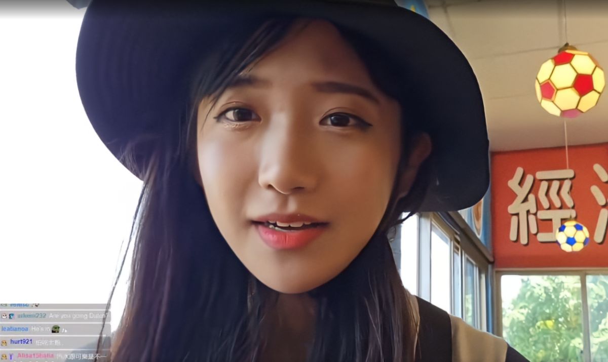 ▲昨（1）日上午企鵝妹走往淡水淺水灣路途時，突被疑似店家友人熱情邀請「同桌共餐」，消息引發部分粉絲憤怒。（圖／企鵝妹Twitch）