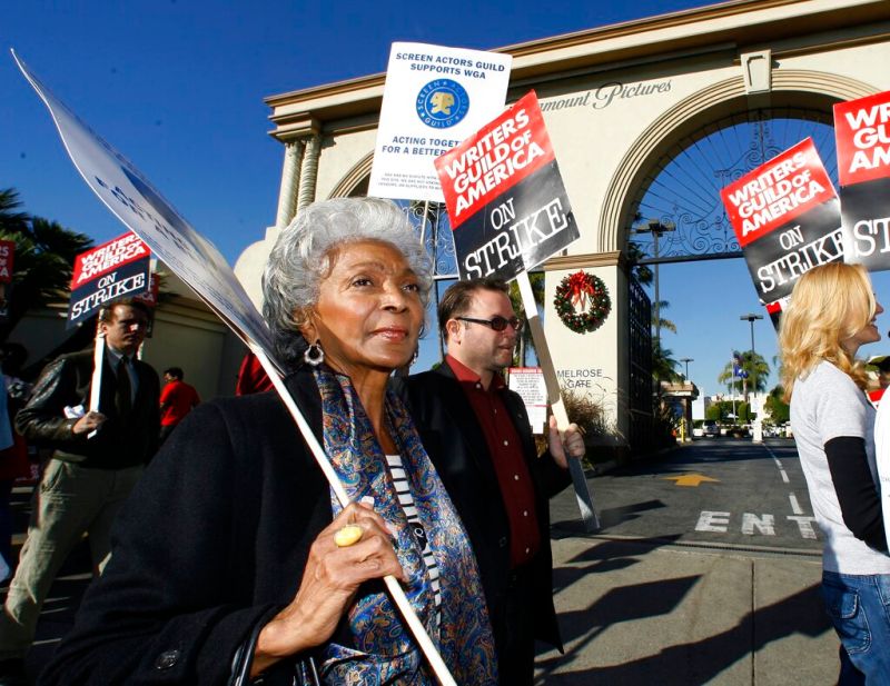 美國編劇工會仍在罷工！好萊塢演員工會表態支持　同意授權罷工