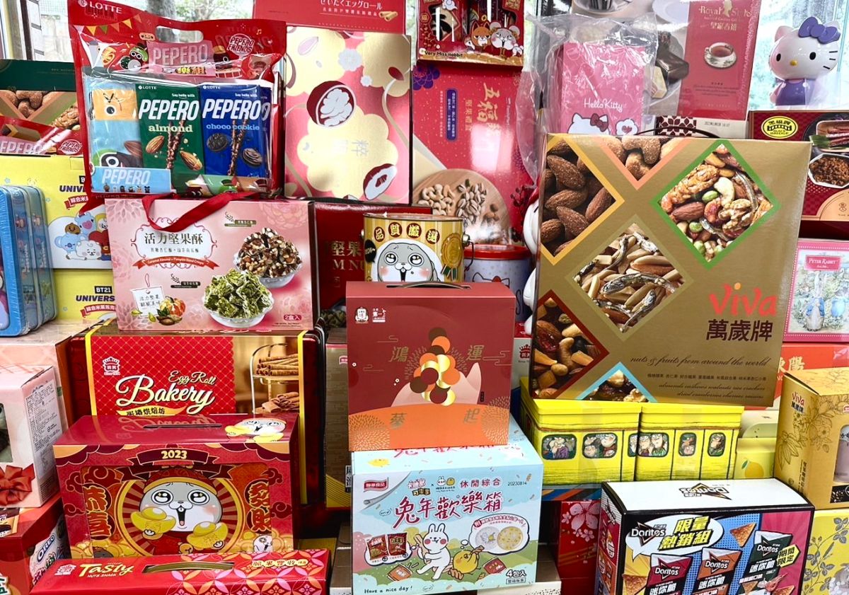 ▲超商年節推出多款禮盒，節慶過後出清價格超划算。（圖／翻攝自「全家便利商店 / 7-11 超商新品&好物分享區」）