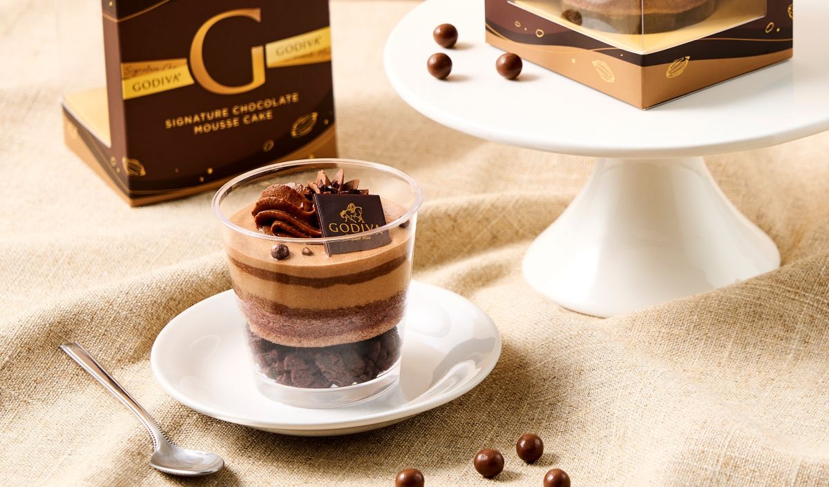 ▲7-11今開搶台灣獨家有在賣的「GODIVA醇黑巧克力慕斯蛋糕」，限量15萬杯售完為止。（圖／GODIVA提供）