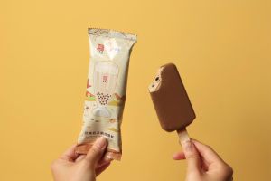 7-11今開搶!「GODIVA醇黑巧克力慕斯蛋糕」 台灣獨家限量15萬杯 ▲珍珠奶茶脆皮雪糕59元。(圖/春水堂提供)