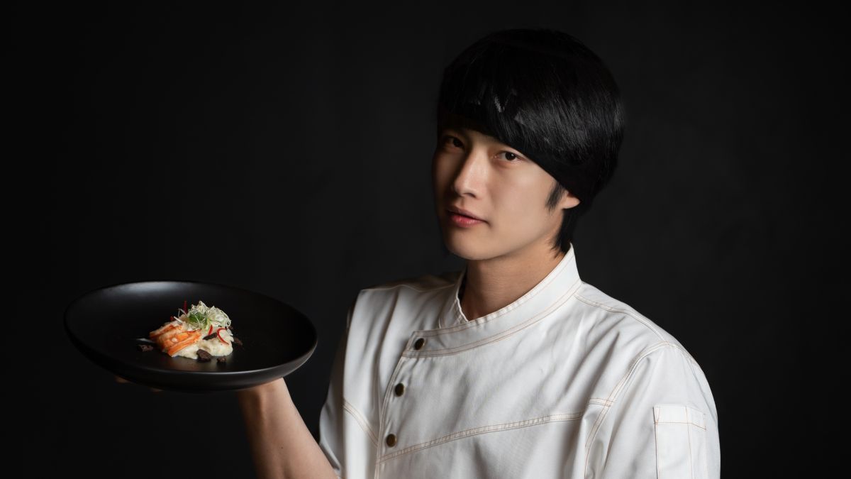 ▲張庭瑚到「最狂員餐」普橘島客座，以辦桌為題，大啖昔時美味。（圖／普橘島）