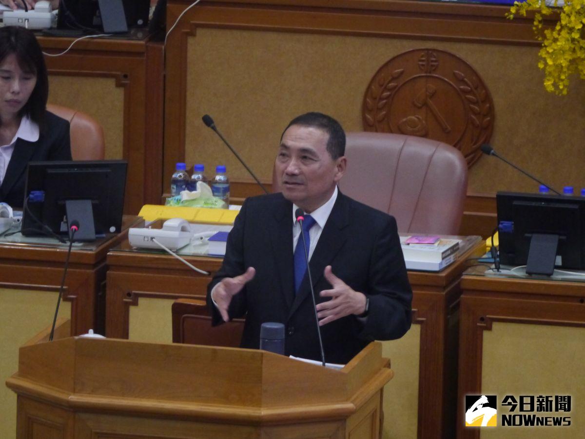 ▲議員質詢問到訪星國及經濟政策，侯友宜回應不能只仰賴一個經濟體，應多簽署FTA，才可在美中貿易戰中隨機應變。（圖 ／記者吳嘉億攝，2023.05.03）