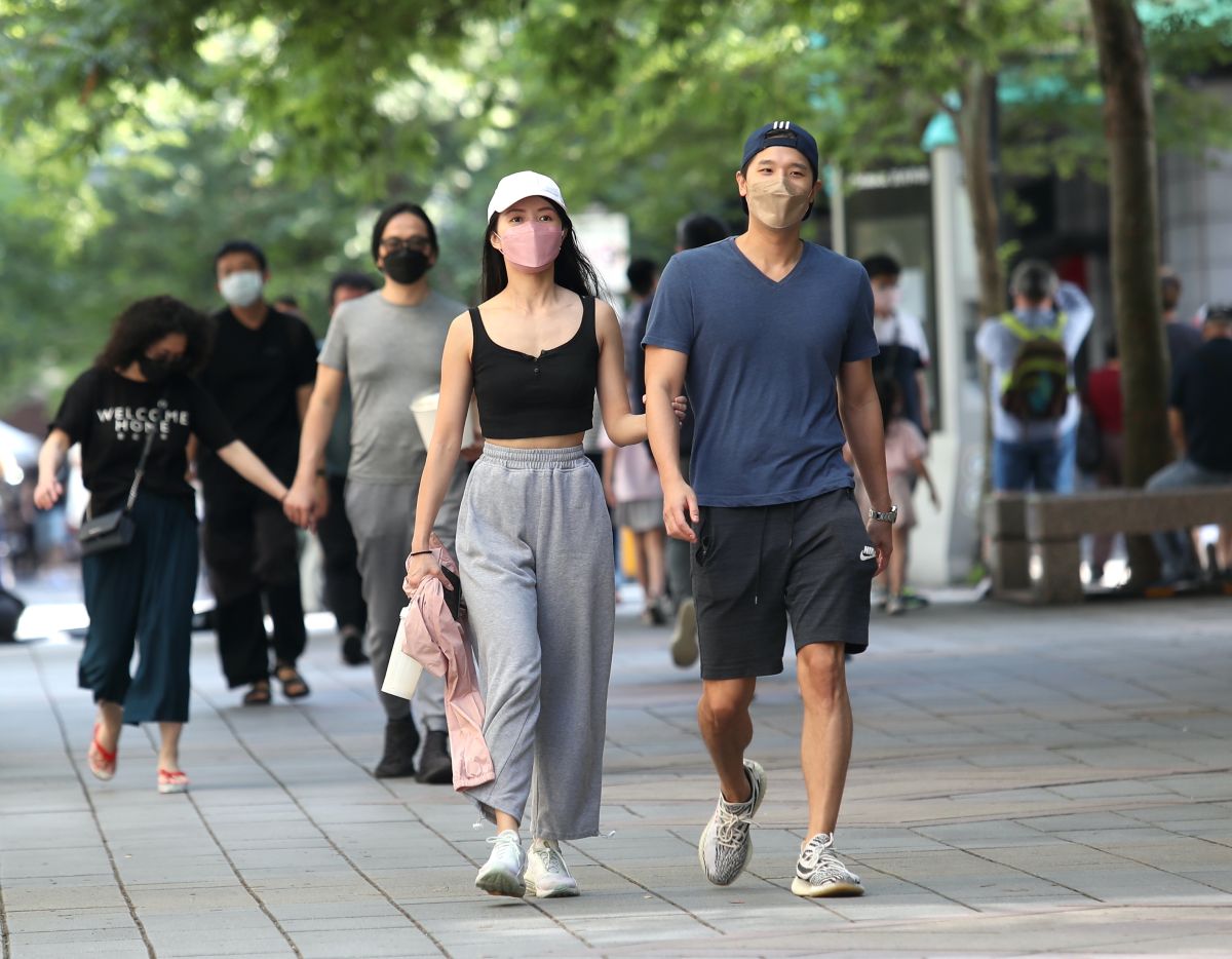 ▲中央氣象局針對8地區發出高溫示警，最高溫地區為出現在高雄市燈塔測溫站。（圖／記者陳明中攝）