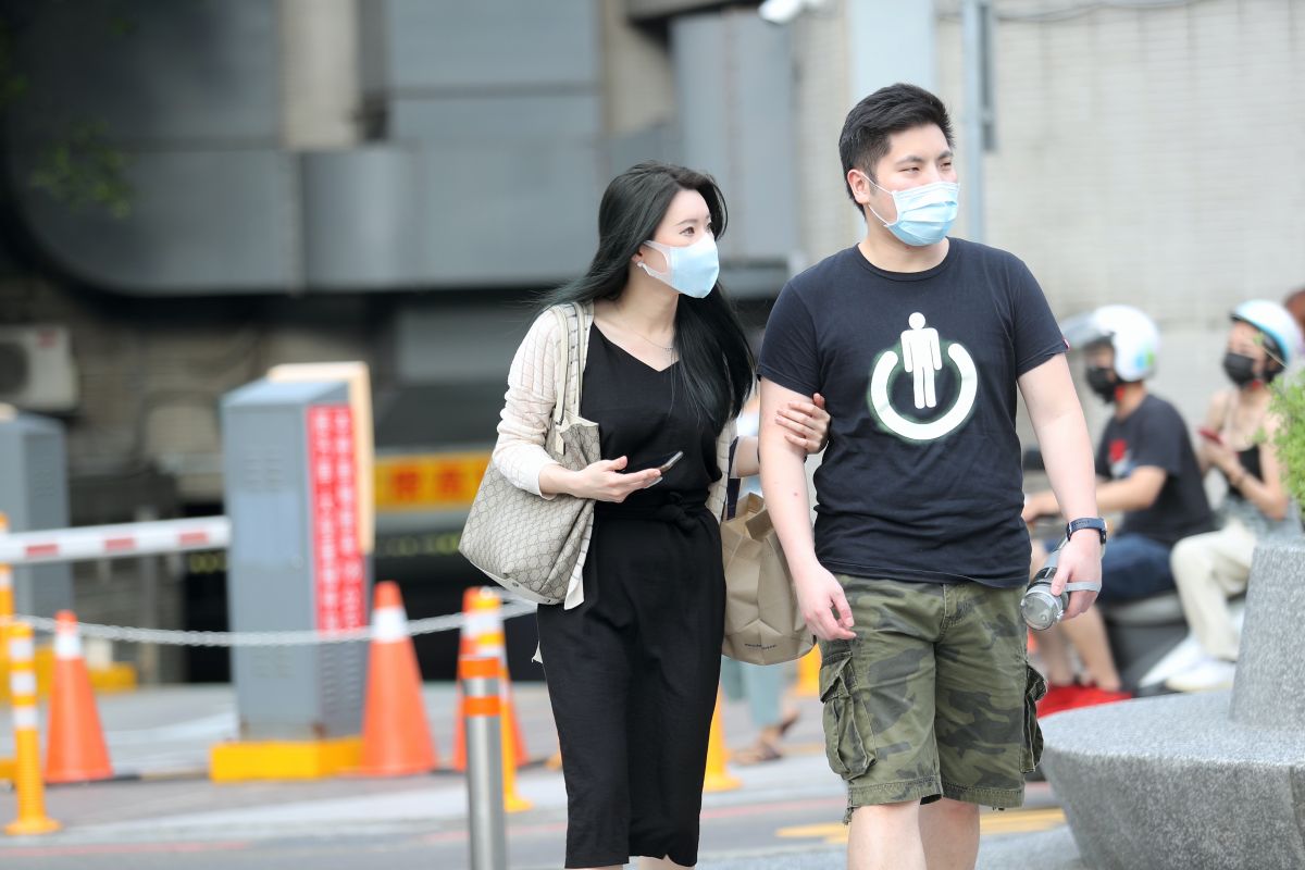 ▲明（30）日臺灣各地及馬祖為多雲到晴，僅部分地區留意短暫陣雨，其中9縣市發出高溫示警。（圖／NOWnews資料照）