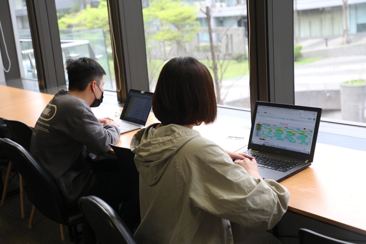 ▲近期有網友因上班時數過長，因此提案「週休三日」政策，超過5700人附議。（示意圖／記者陳明中攝）