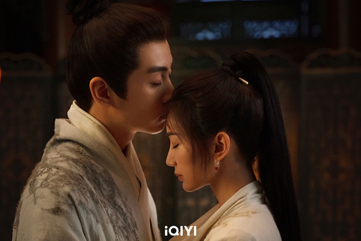 ▲陳曉（左）在《雲襄傳》弱不禁風，被毛曉彤一掌打飛。（圖／愛奇藝國際站）