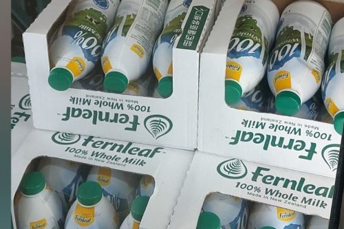 ▲好市多熱賣的進口乳品保存期限長達 70 天，是典型的 ESL（延長保存期限乳）。受限於 2026 年新制，這類長效乳因保存期超過 14 天，未來包裝將禁止標示「鮮乳」二字。（圖／翻攝自 Costco好市多 商品經驗老實說 臉書）