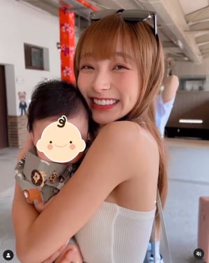 ▲▼林襄抱KID兒子,臉上堆滿笑容。(圖/翻攝自林柏昇KID IG) ▲▼林襄抱KID兒子,臉上堆滿笑容。(圖/翻攝自林柏昇KID IG)