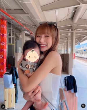 ▲▼林襄抱KID兒子,臉上堆滿笑容。(圖/翻攝自林柏昇KID IG) ▲▼林襄抱KID兒子,臉上堆滿笑容。(圖/翻攝自林柏昇KID IG)