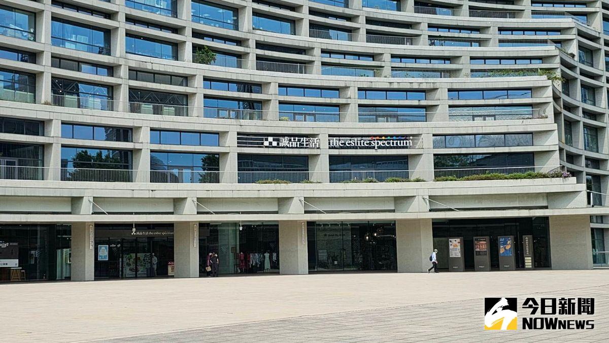 ▲誠品董事長吳旻潔宣布24小時書店由松菸店接手，強調是一家看得見天空晨昏雲影的24小時書店。（圖／記者許家禎攝，2023.05.04）