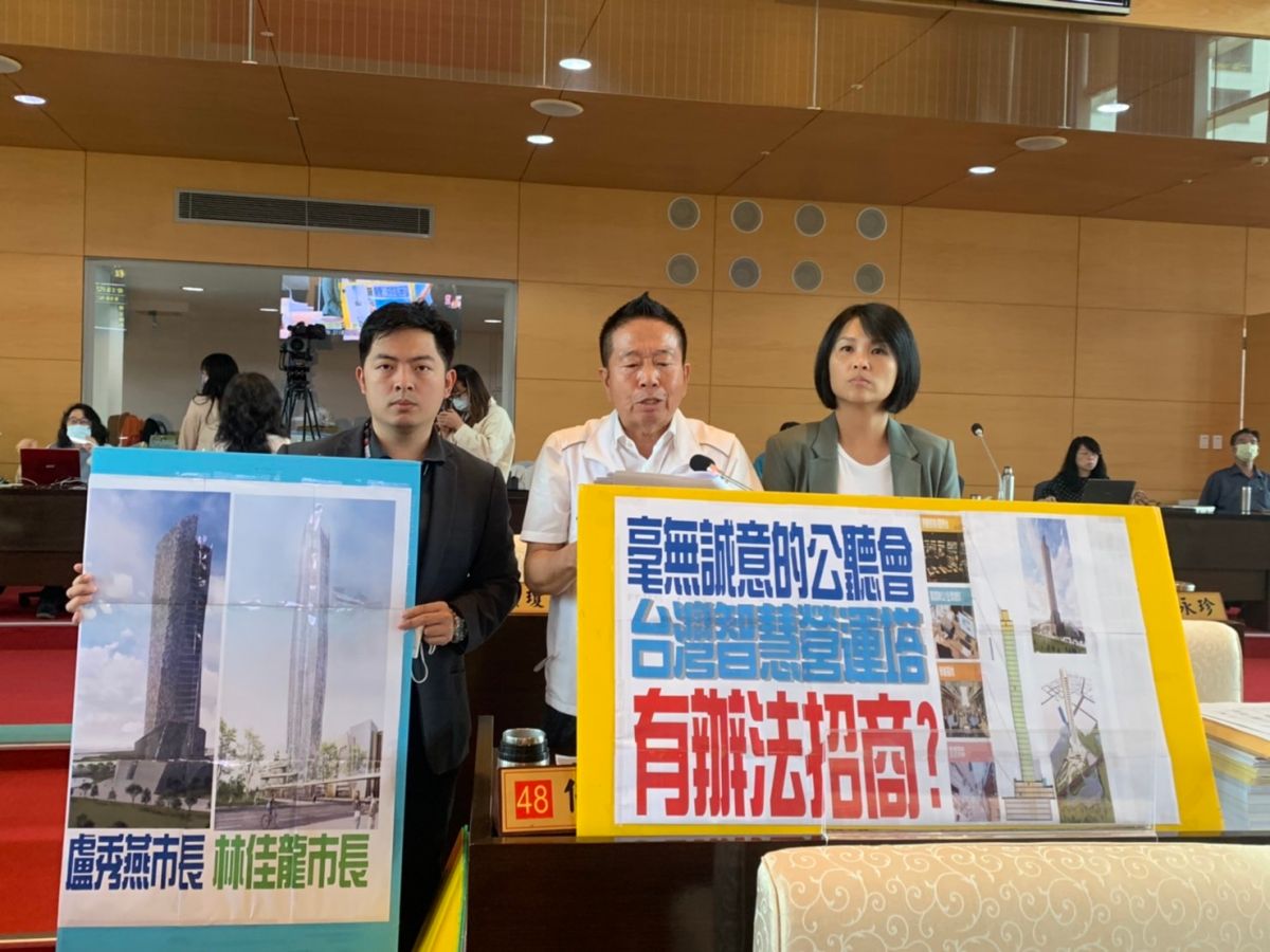 ▲議員何文海質疑，目前「畫」出來的台灣智慧營運塔地上三十五層樓，地下四層樓，原本「台中地標」功能已經完全喪失(圖／柳榮俊攝2023.5.4)