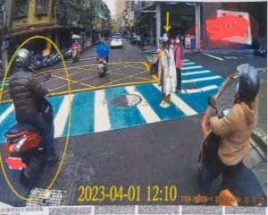 機車停下禮讓!行人「1舉動」罰單秒產生 苦主認栽:不敢動了