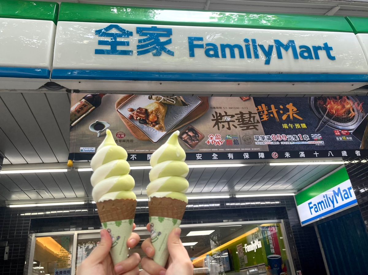 ▲全家新口味「白葡萄」霜淇淋開賣，吃起來酸V啊酸V，讓不少人躍躍欲試！（圖／記者鍾怡婷攝）