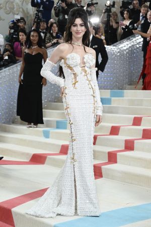 ▲安海瑟薇「繆思女神」裝扮登上Met Gala。(圖/美聯社) ▲安海瑟薇「繆思女神」裝扮登上Met Gala。(圖/美聯社)
