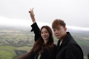▲篠崎泫(左)參與李岳(右)新節目《李有什麼心岳》。(圖/李岳提供) ▲篠崎泫(左)參與李岳(右)新節目《李有什麼心岳》。(圖/李岳提供)