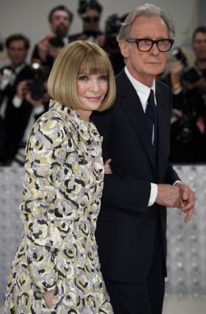 ▲安娜溫圖(左)、比爾奈伊一起出席Met Gala。(圖/美聯社) ▲安娜溫圖(左)、比爾奈伊一起出席Met Gala。(圖/美聯社)