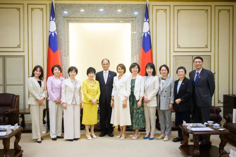 ▲立法院長游錫堃在朝野女立委陪同下，接見參議員山東昭子、舟山康江、島尻安伊子與今井絵理子（左），其中今井絵理子身份特殊，曾是日本當紅女團SPEED成員。（圖／游錫堃辦公室提供）