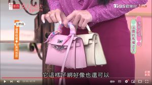 ▲網友質疑，王思佳手上拿的兩個愛馬仕包包是假的。（圖／翻攝《女人我最大》YouTube）